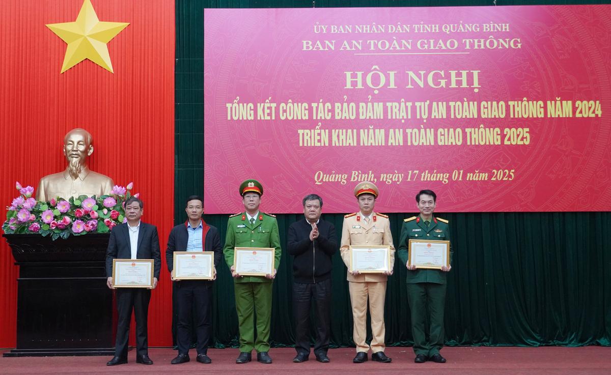 Tin mới